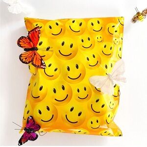 20- 10x13 smiley polymailers